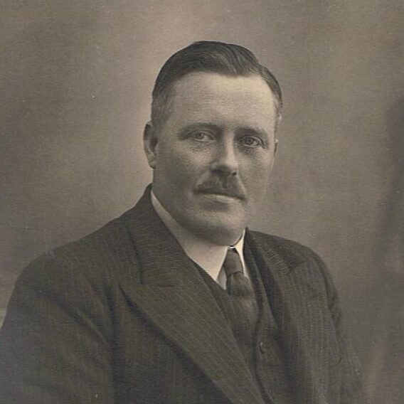 Trekroner og teglværk: En landmandssøns omskiftelige liv